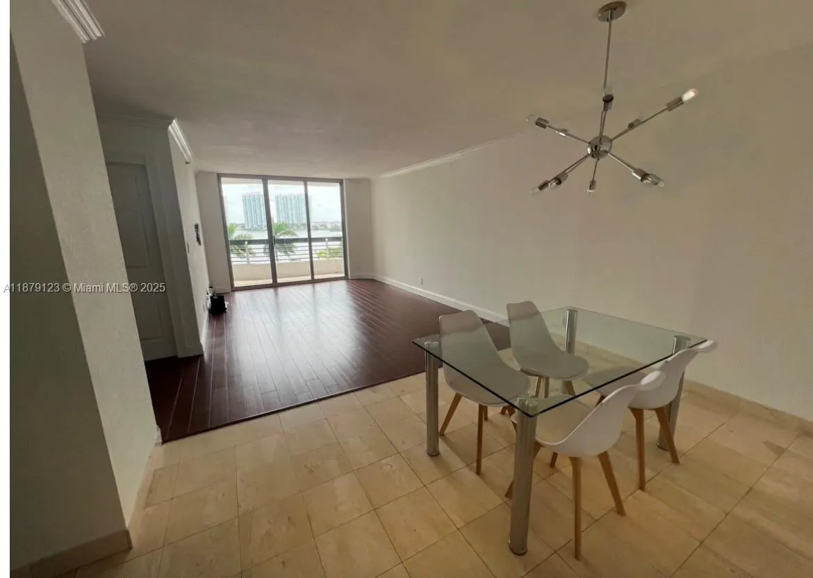 3600 Mystic Pointe Dr, #604