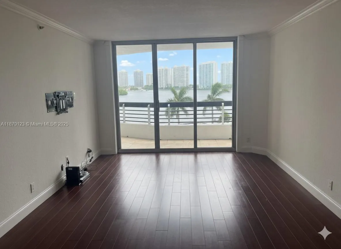 3600 Mystic Pointe Dr, #604