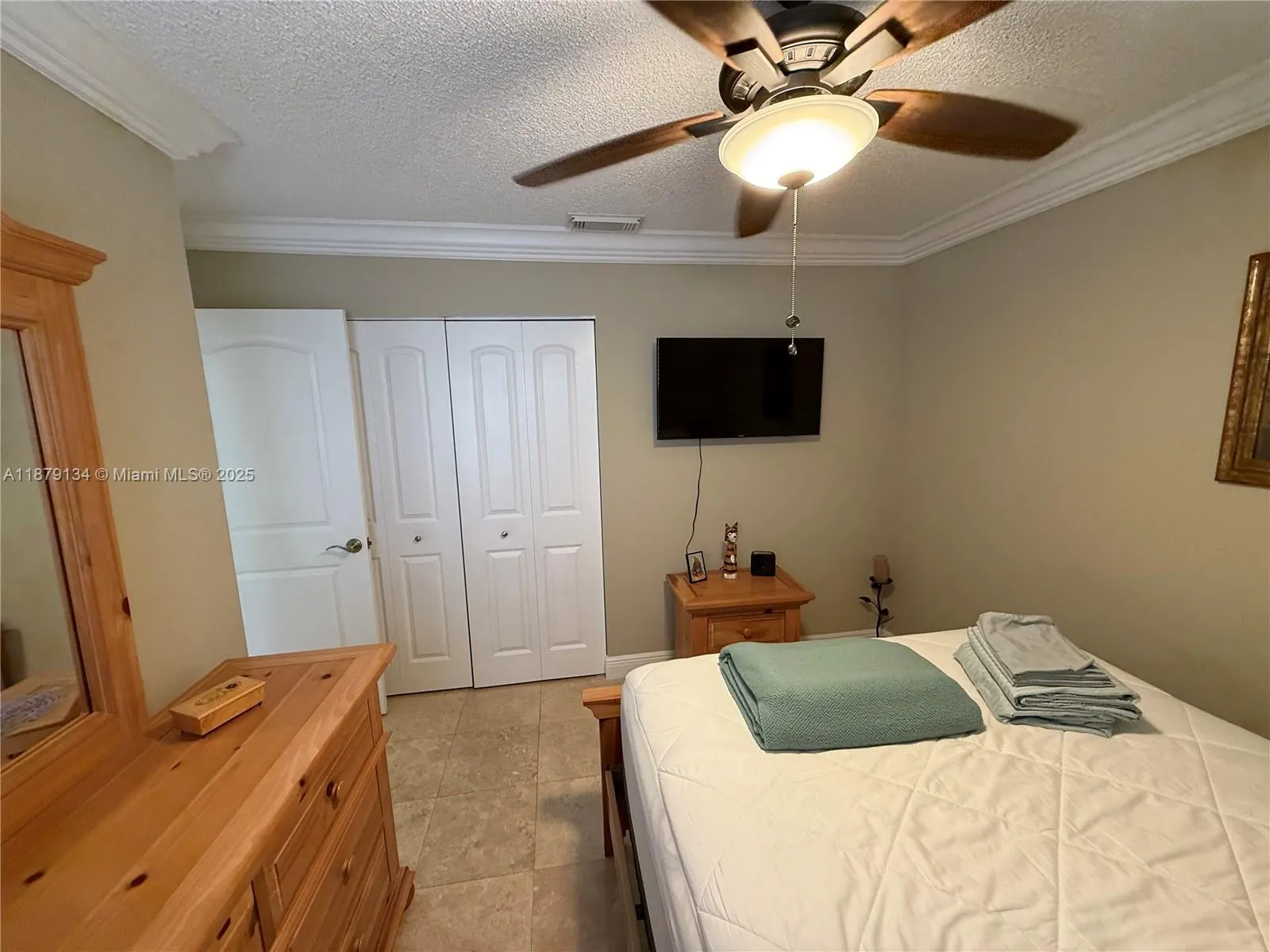 1040 Wilshire Cir W