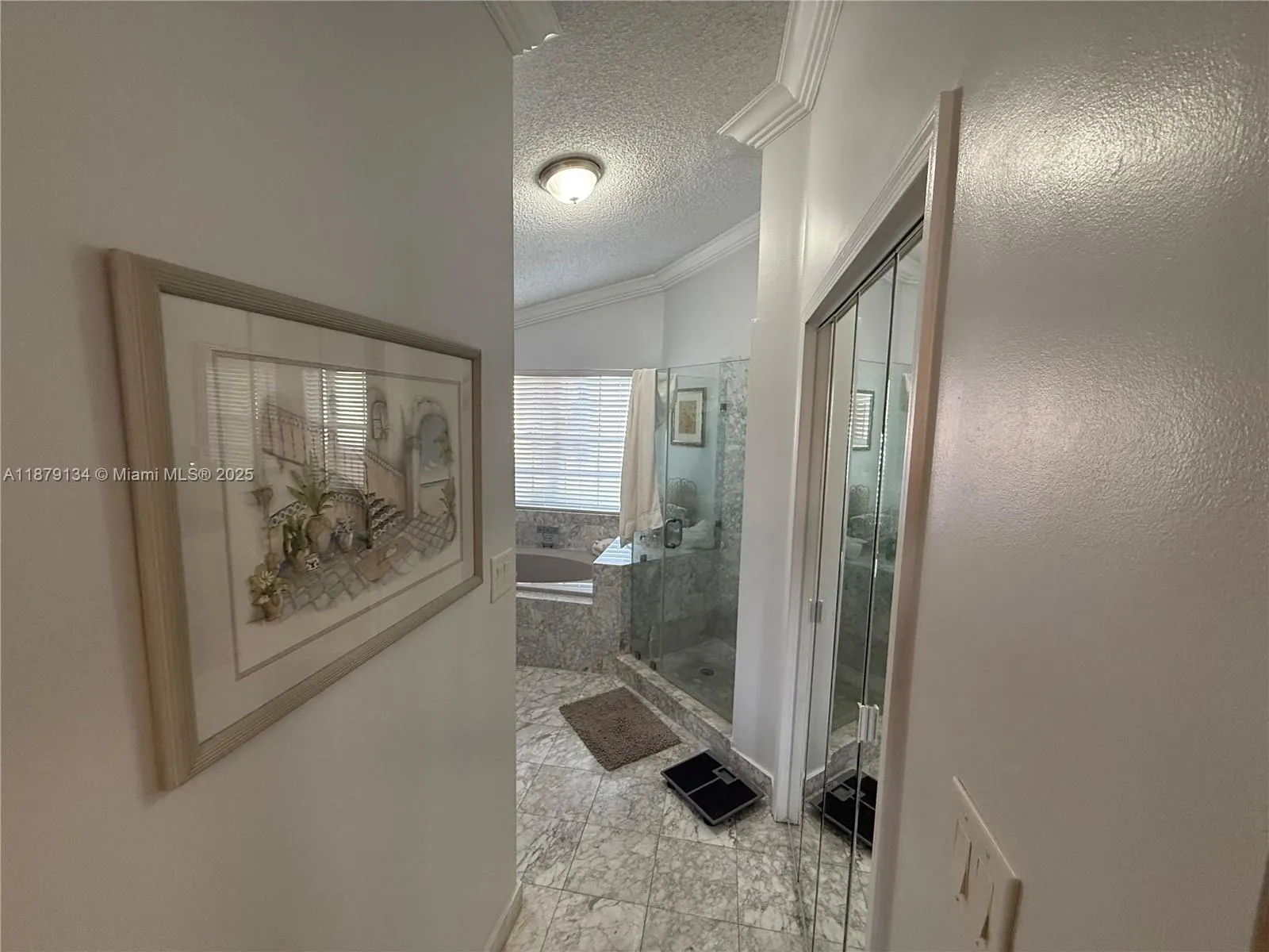 1040 Wilshire Cir W