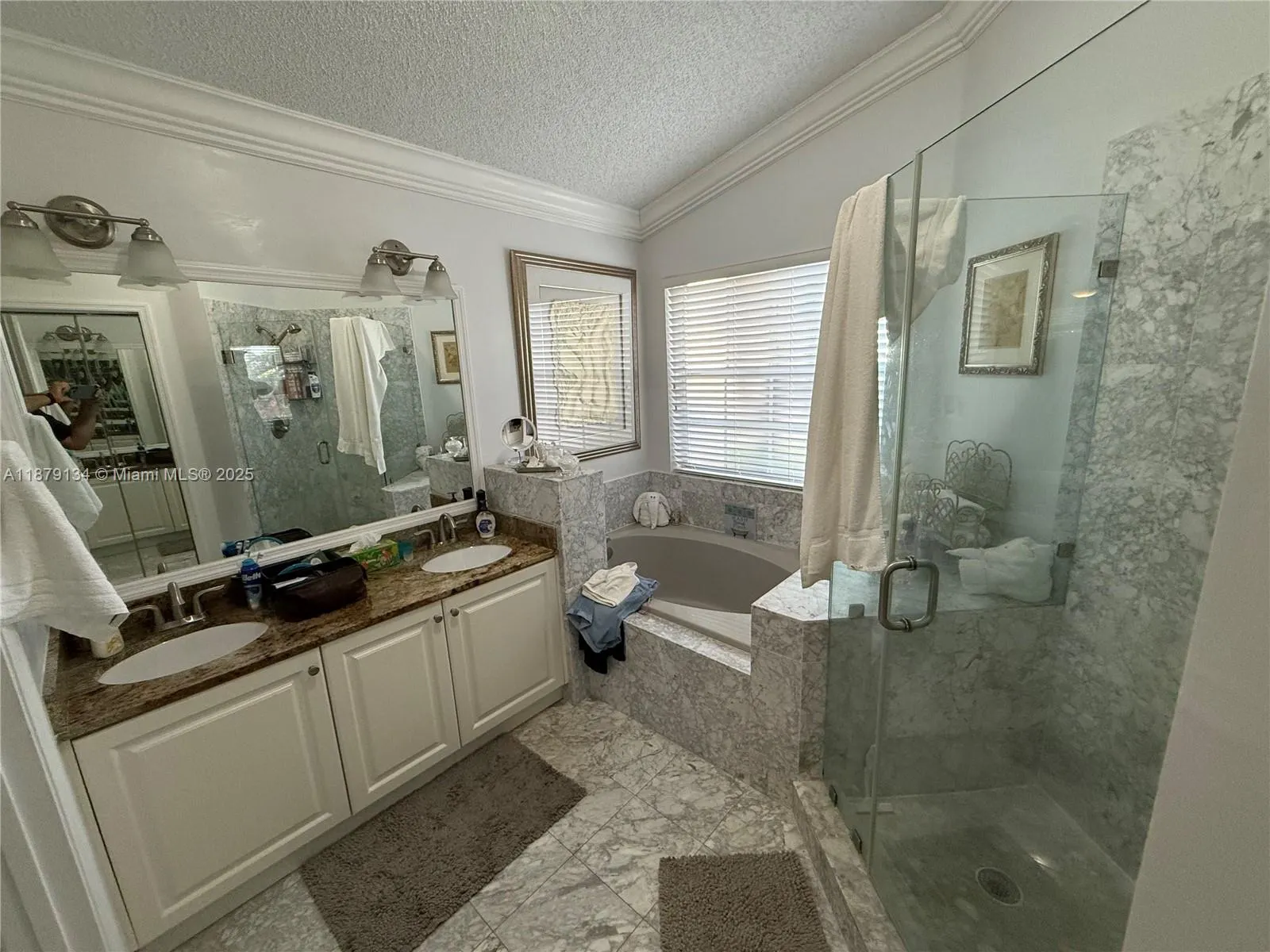 1040 Wilshire Cir W