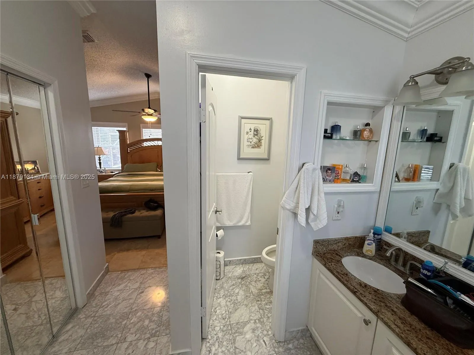 1040 Wilshire Cir W