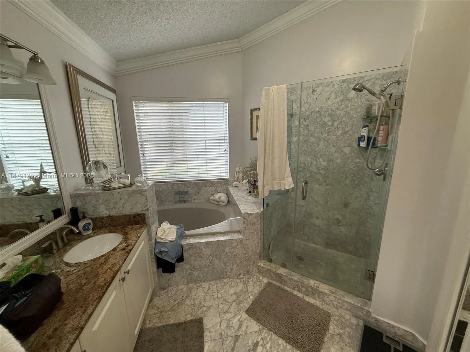 1040 Wilshire Cir W