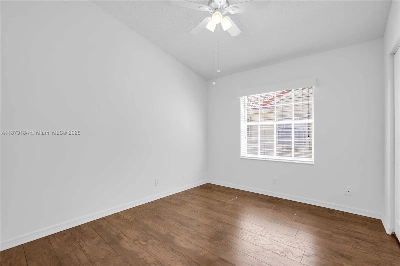 6082 Heliconia Rd