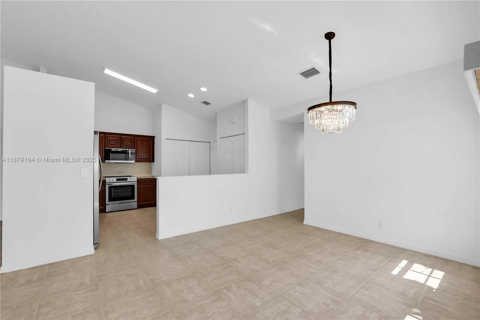 6082 Heliconia Rd