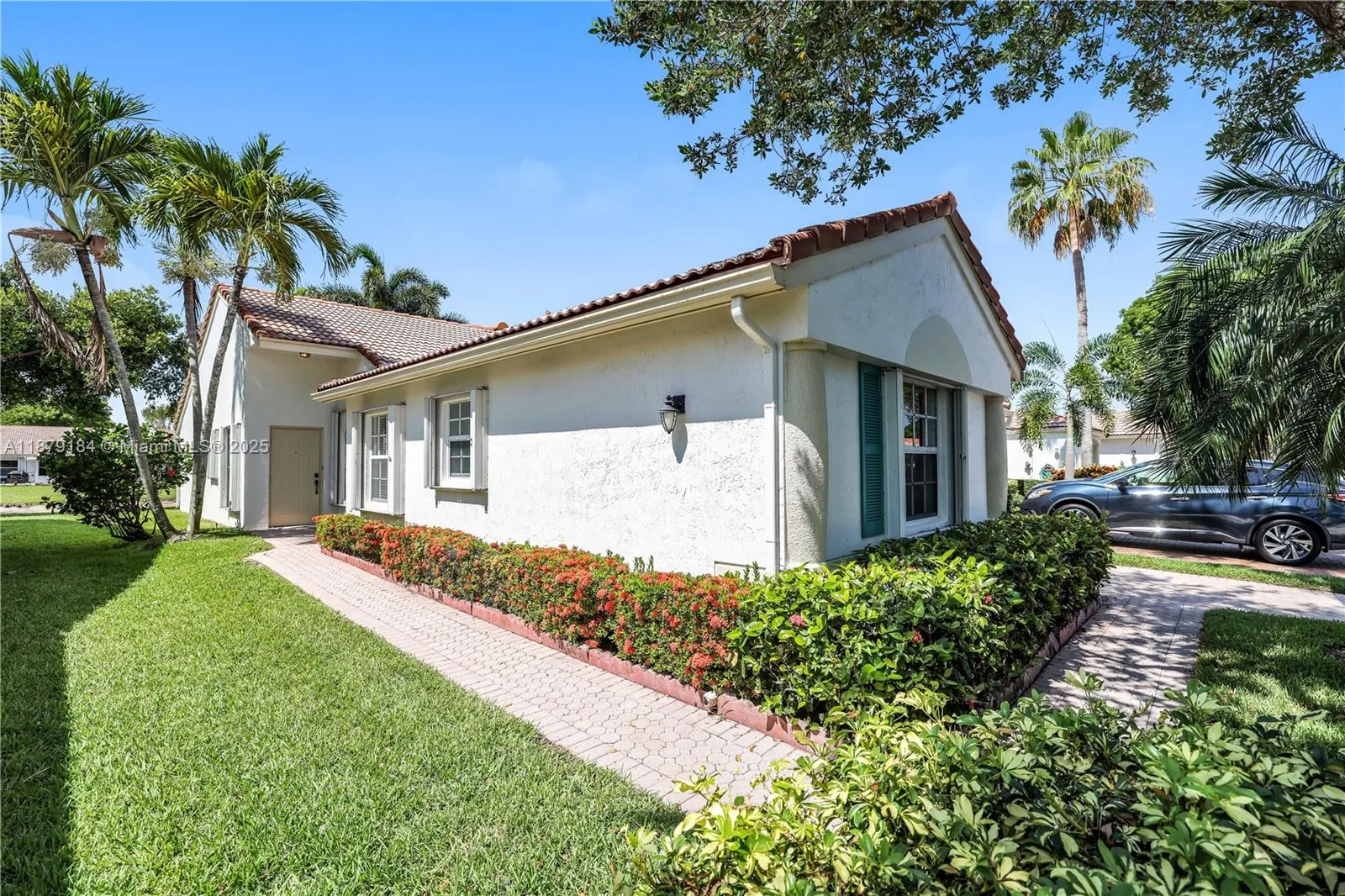 6082 Heliconia Rd