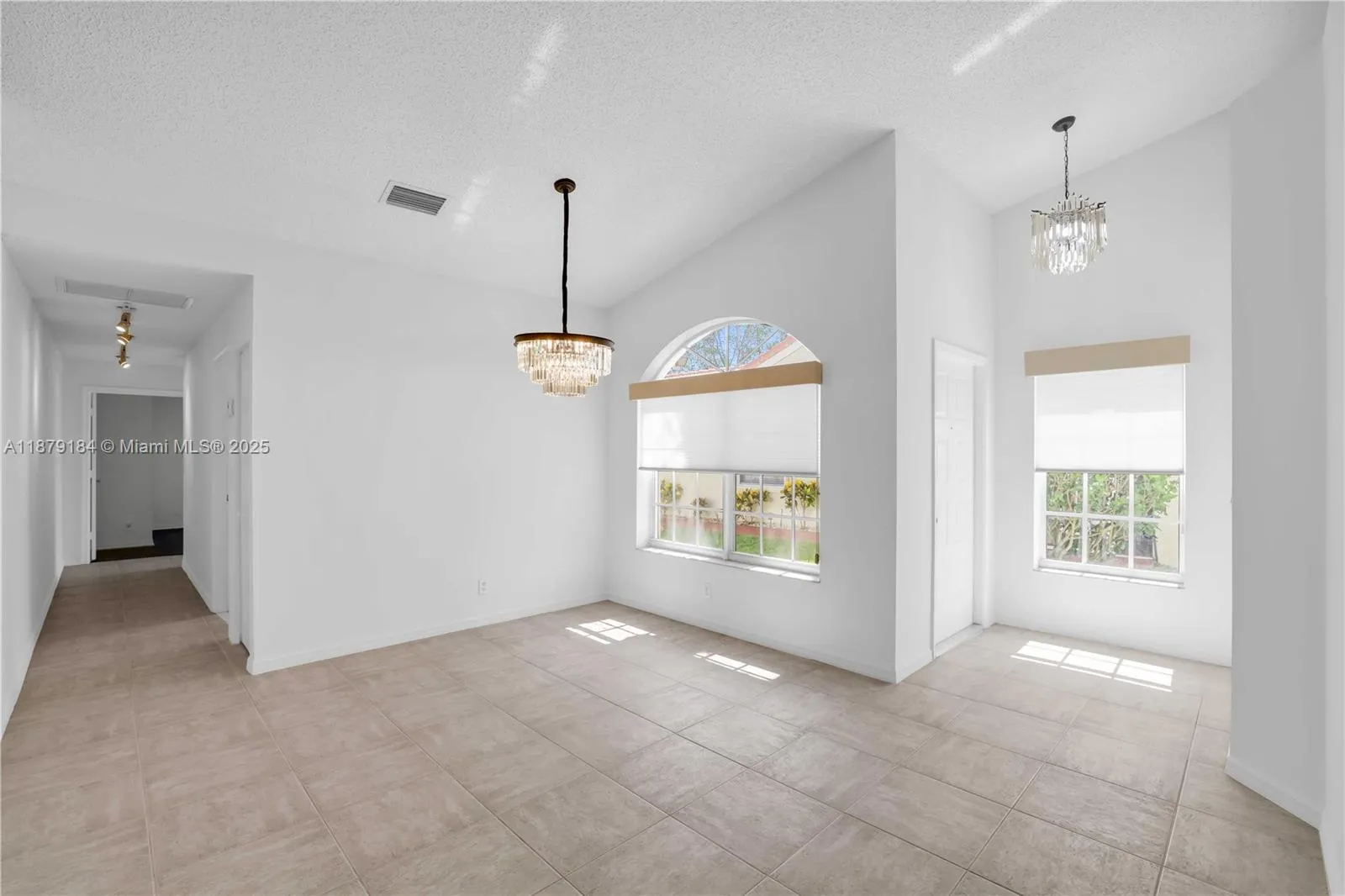 6082 Heliconia Rd