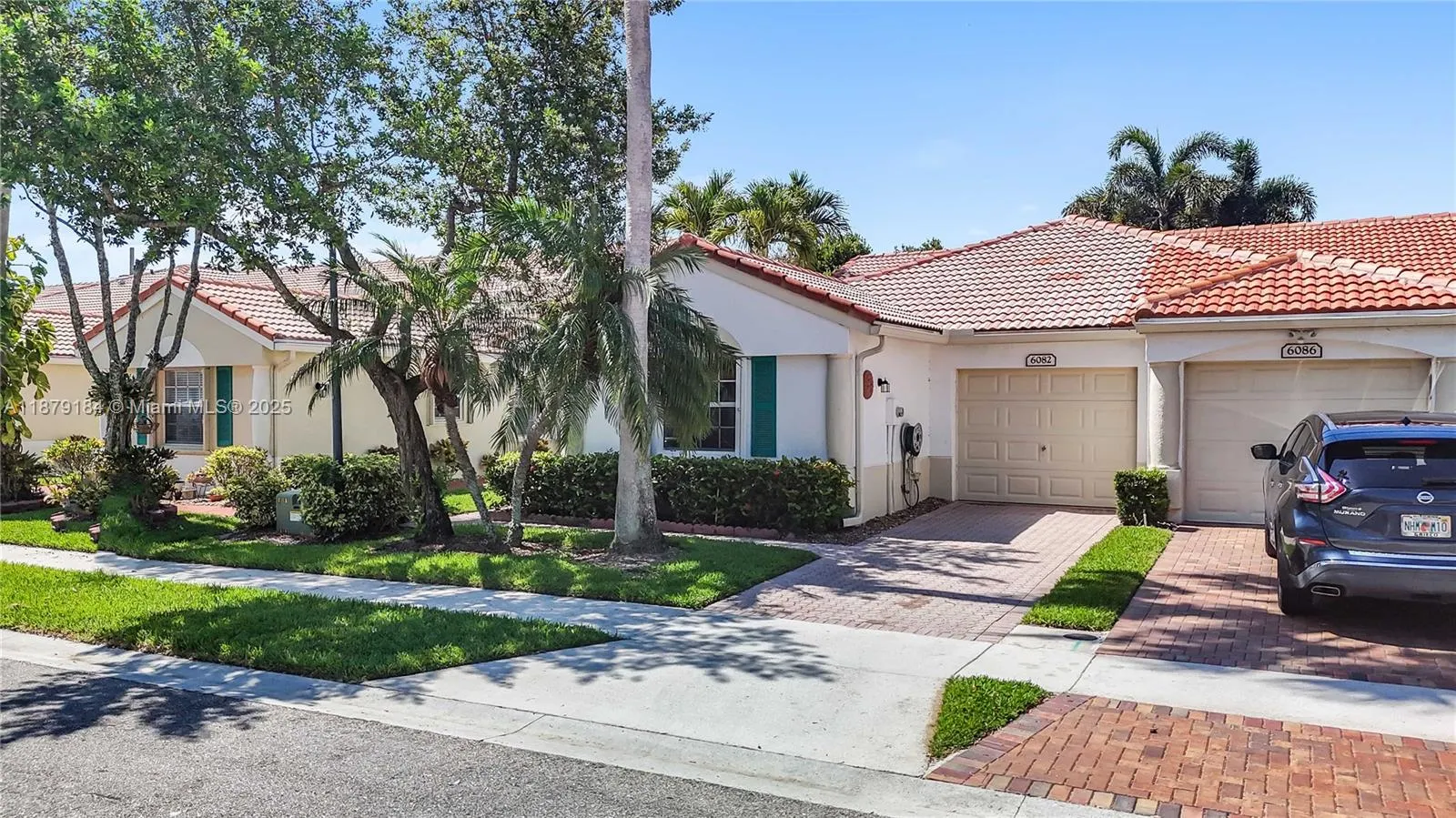 6082 Heliconia Rd