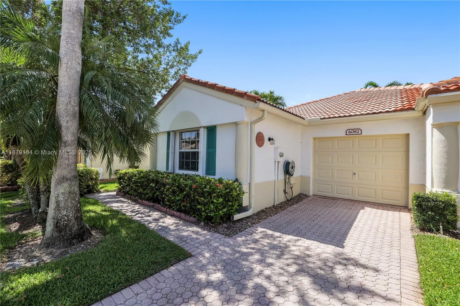 6082 Heliconia Rd