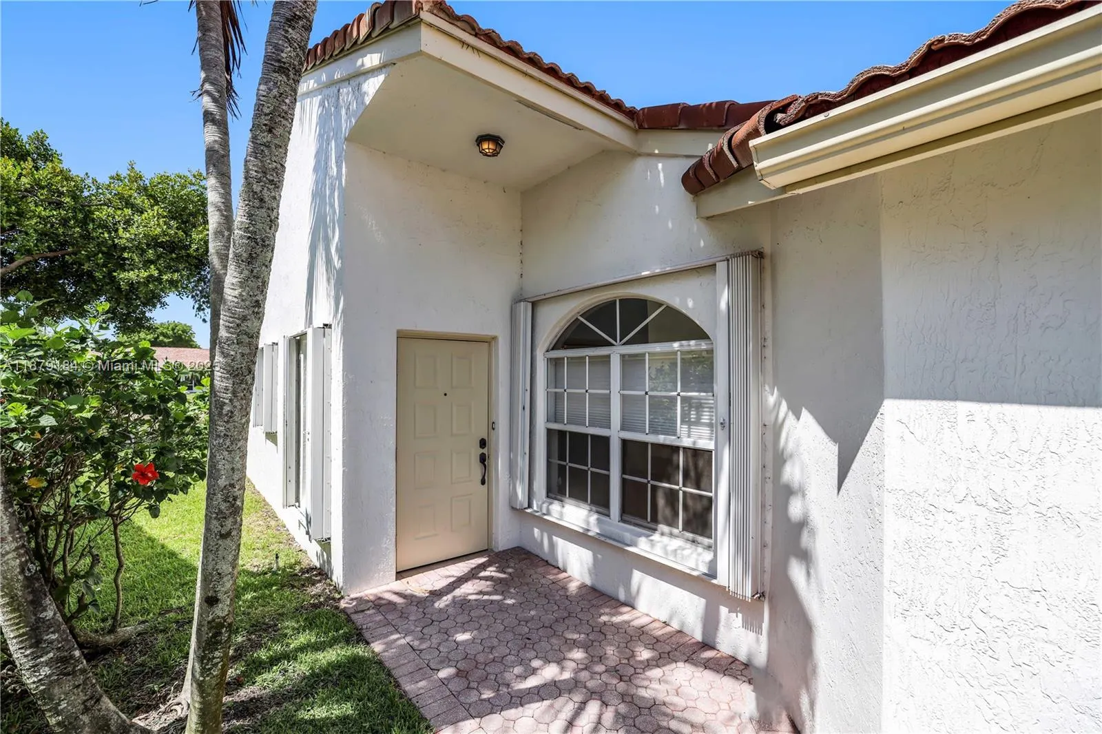 6082 Heliconia Rd