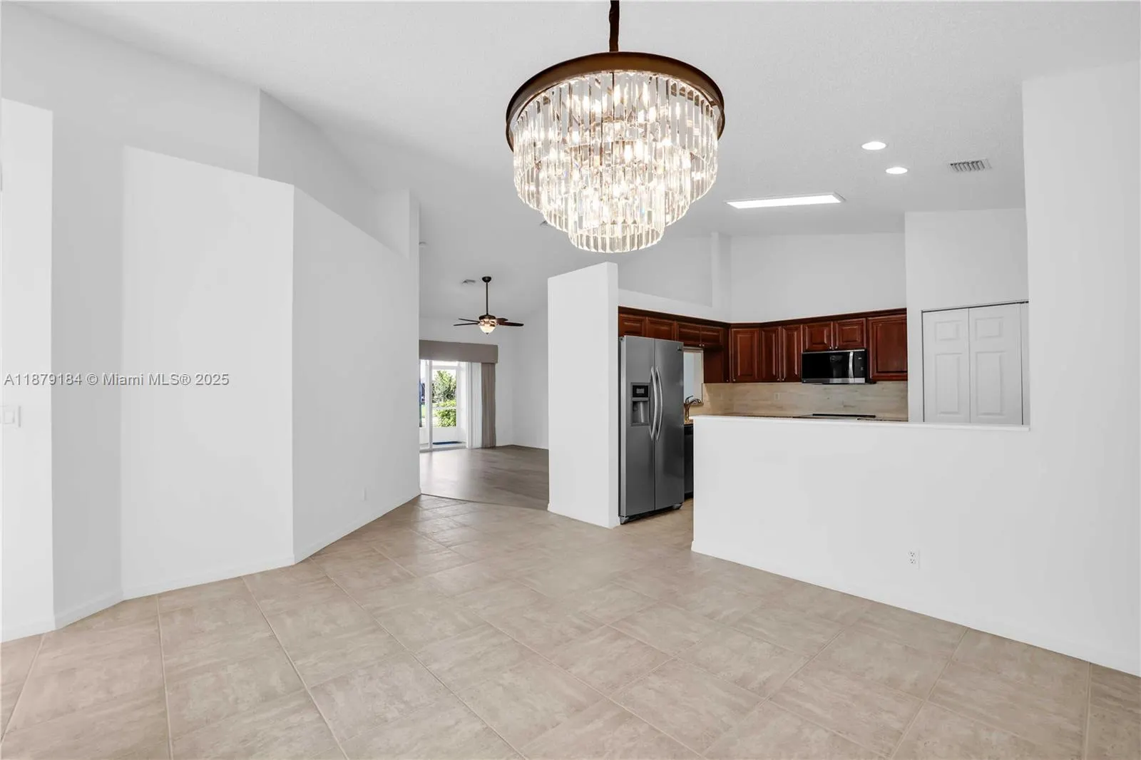 6082 Heliconia Rd
