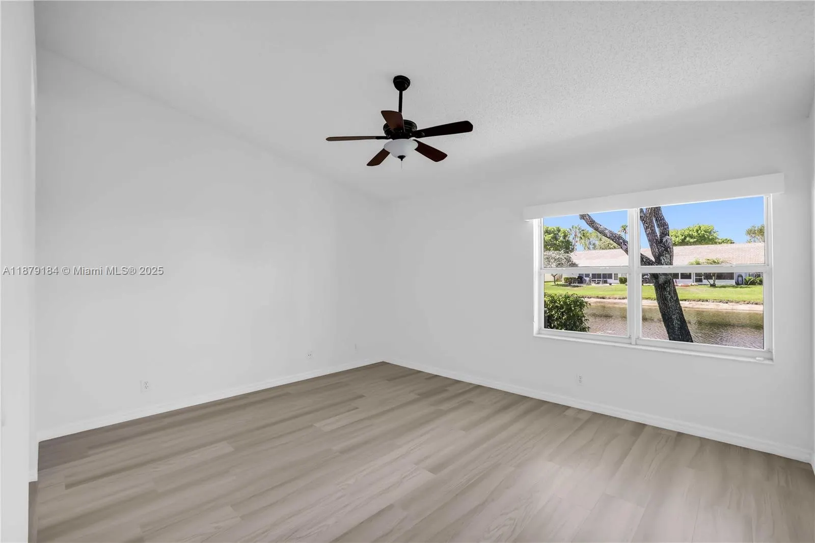 6082 Heliconia Rd