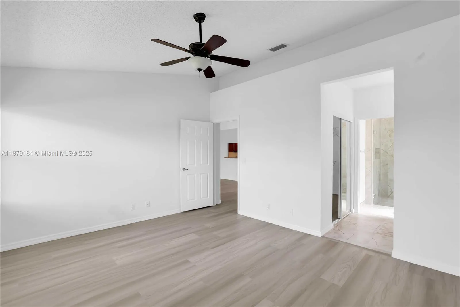 6082 Heliconia Rd