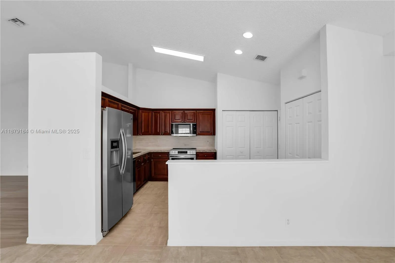 6082 Heliconia Rd