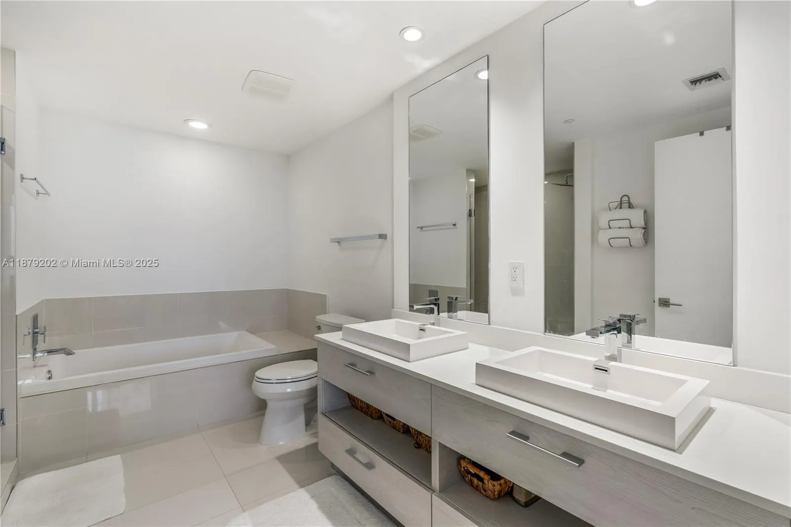 55 SW 9th St, #4001