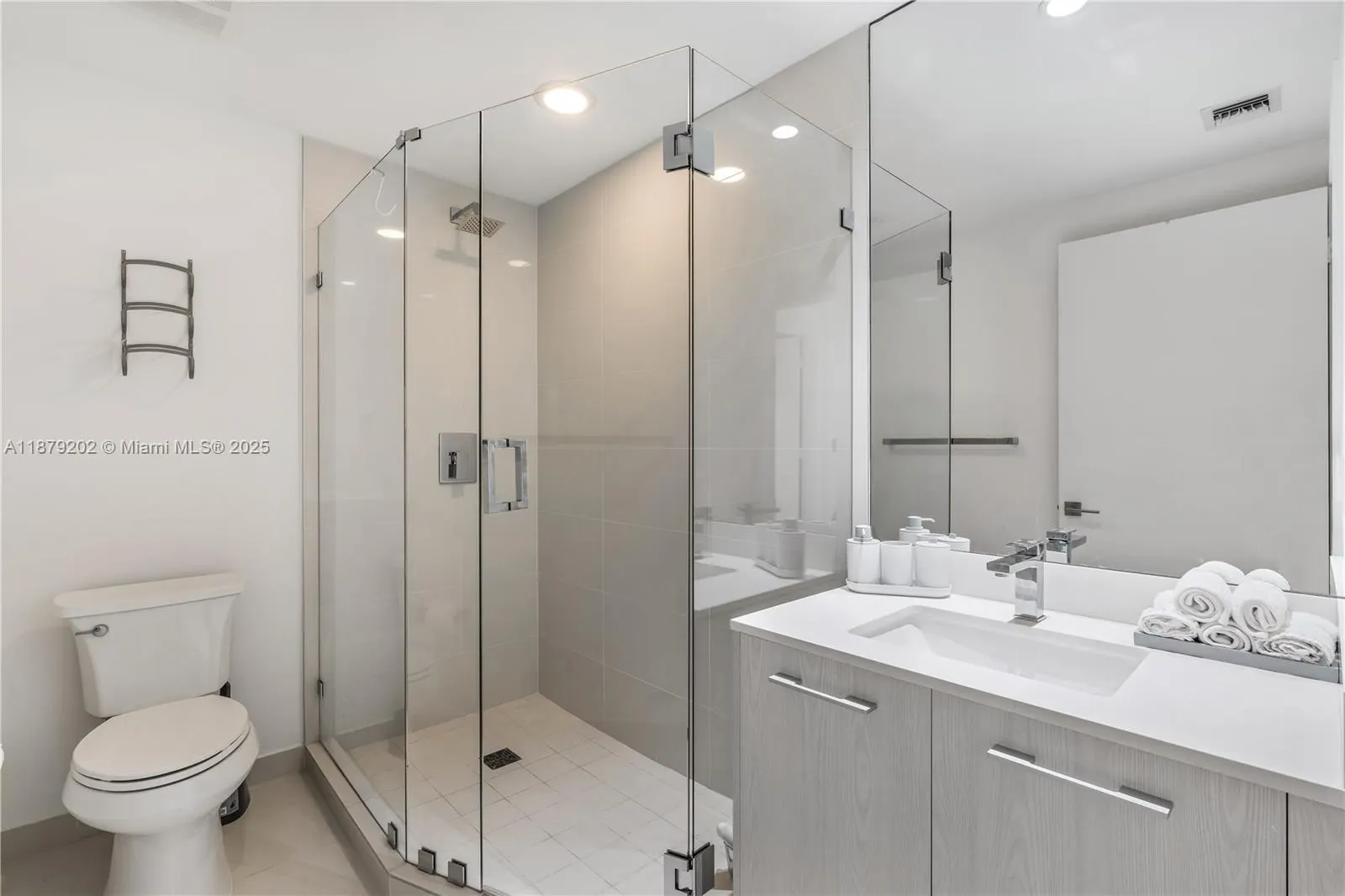 55 SW 9th St, #4001