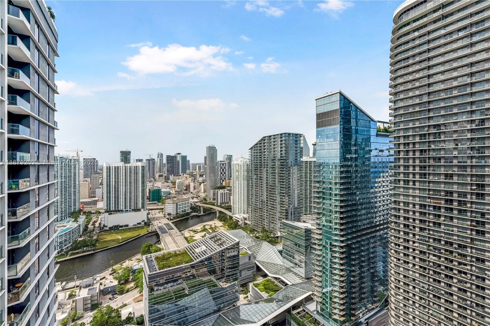 55 SW 9th St, #4001