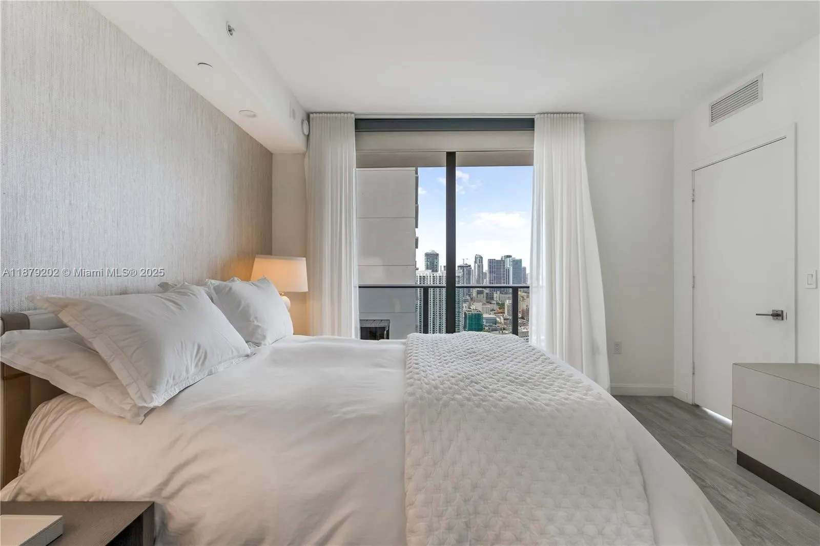 55 SW 9th St, #4001