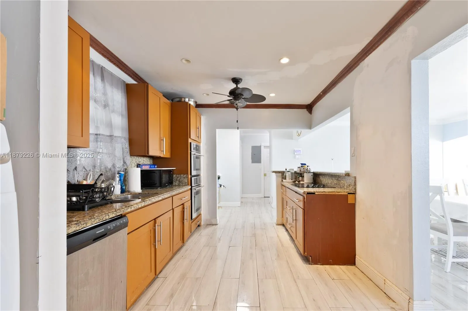 740 N 73rd Ter