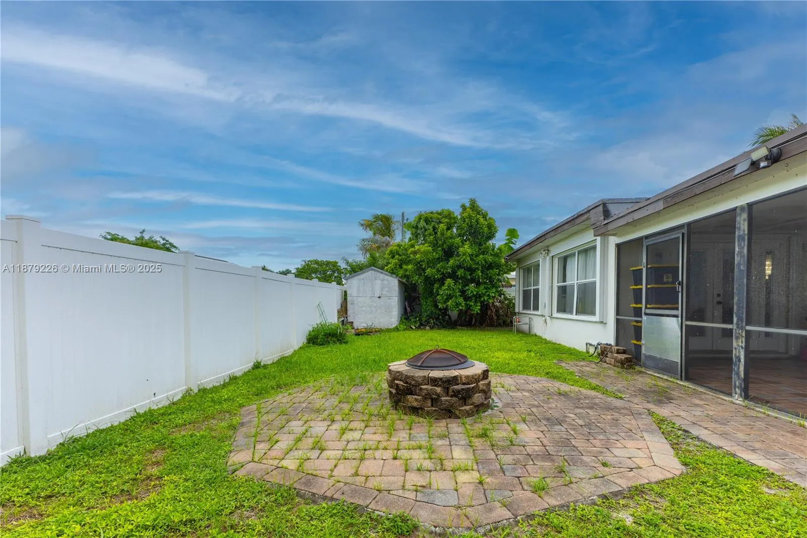 740 N 73rd Ter