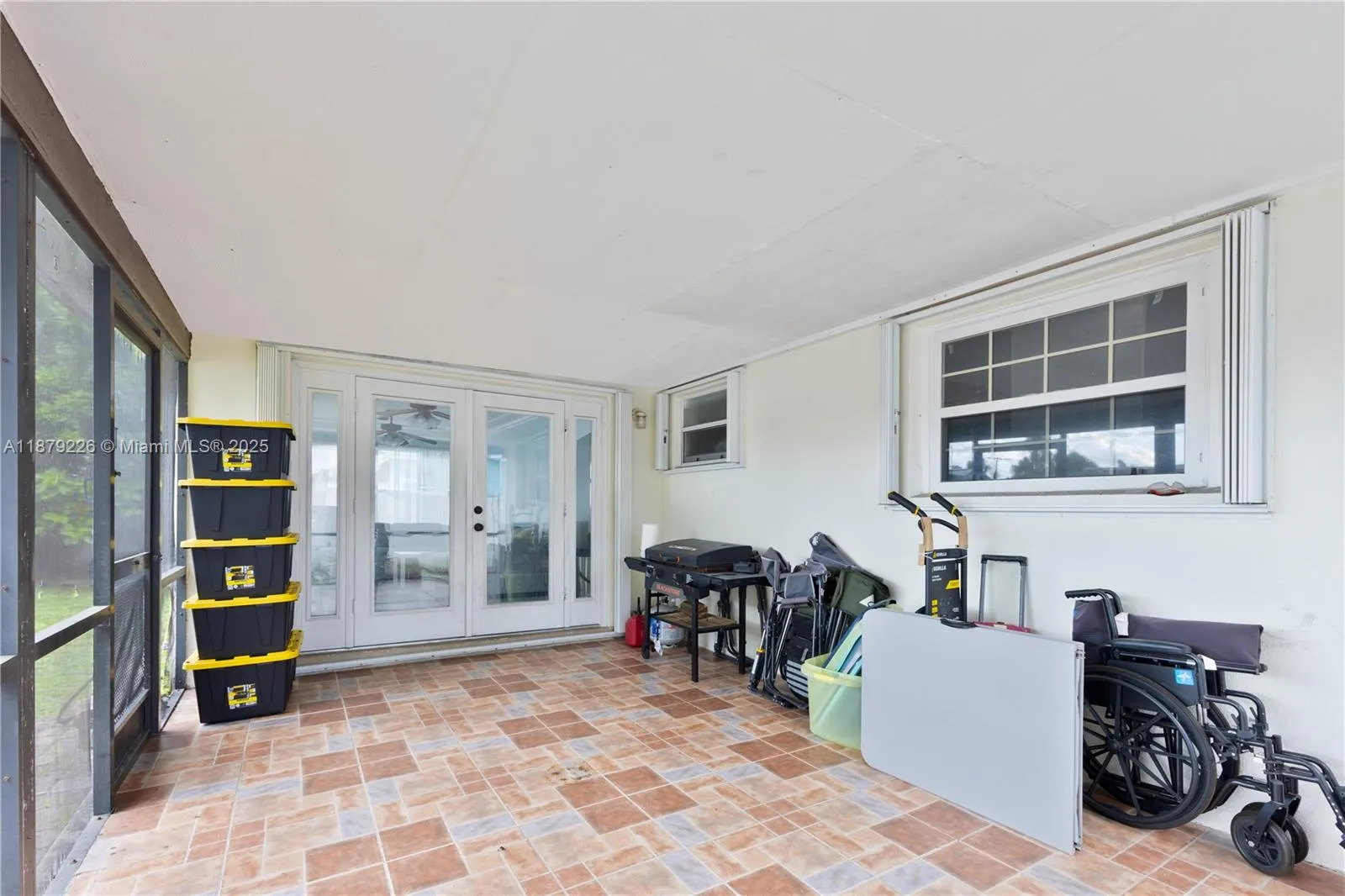 740 N 73rd Ter