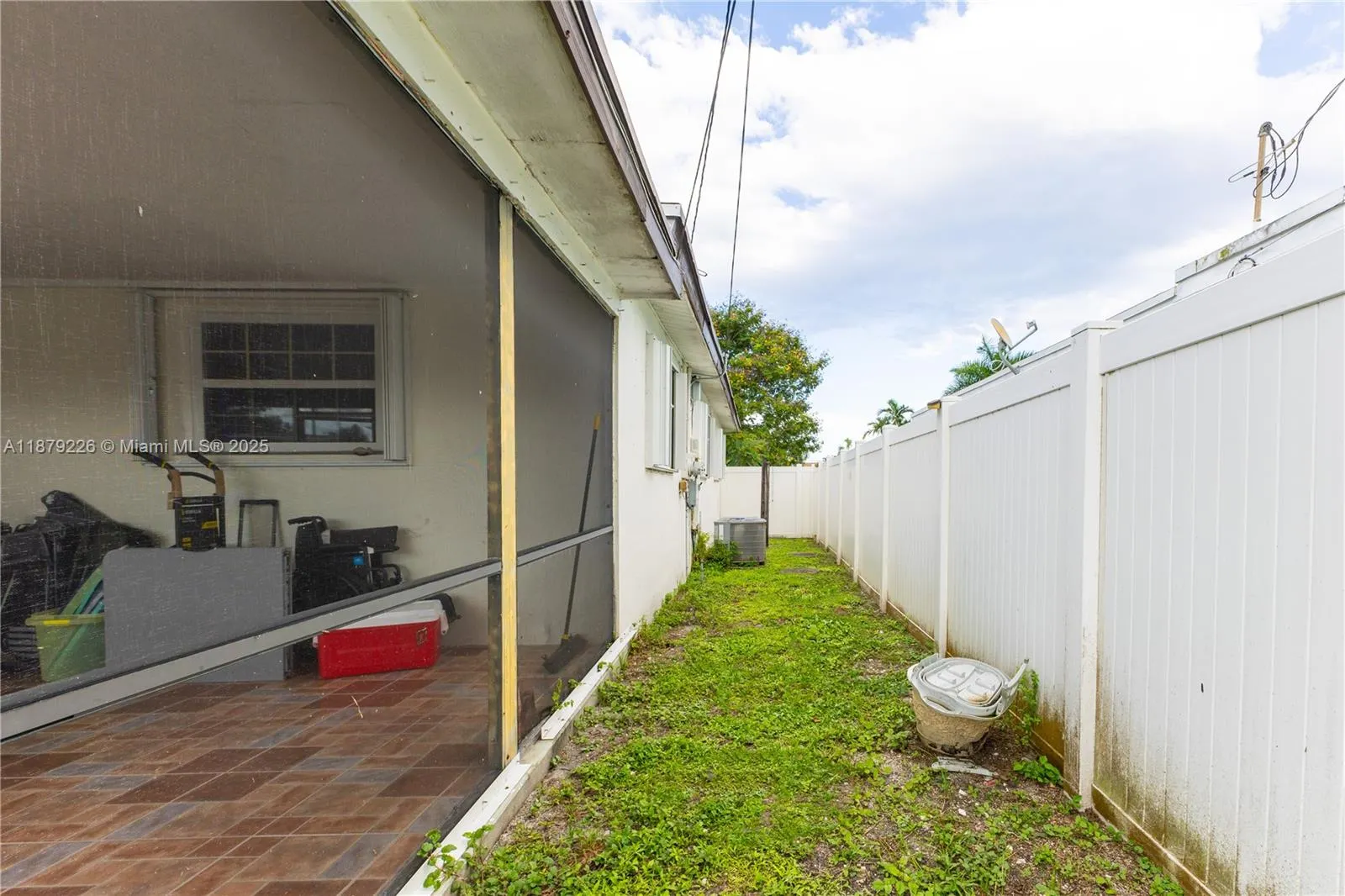 740 N 73rd Ter