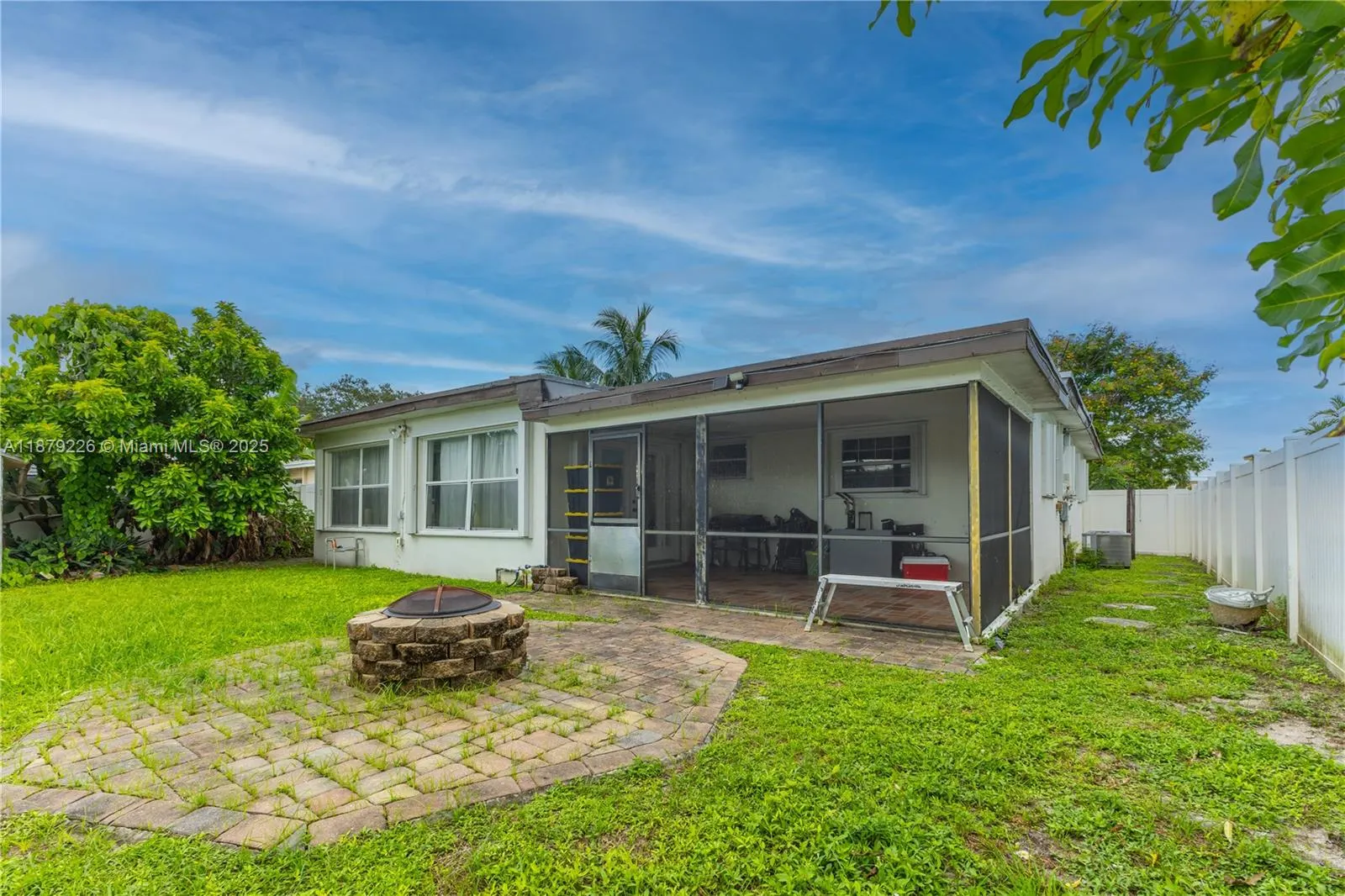 740 N 73rd Ter