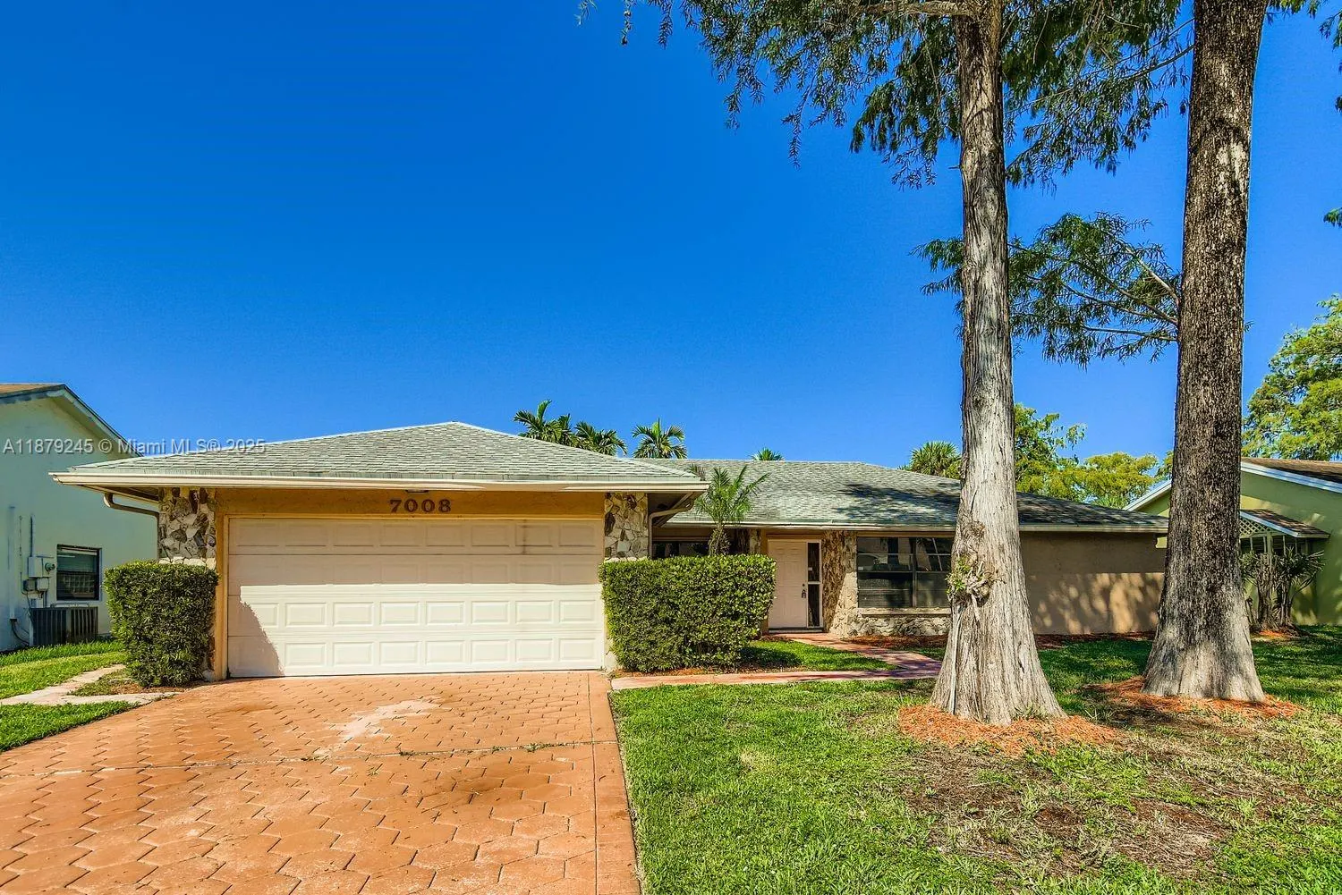 7008 NW 49th Ct