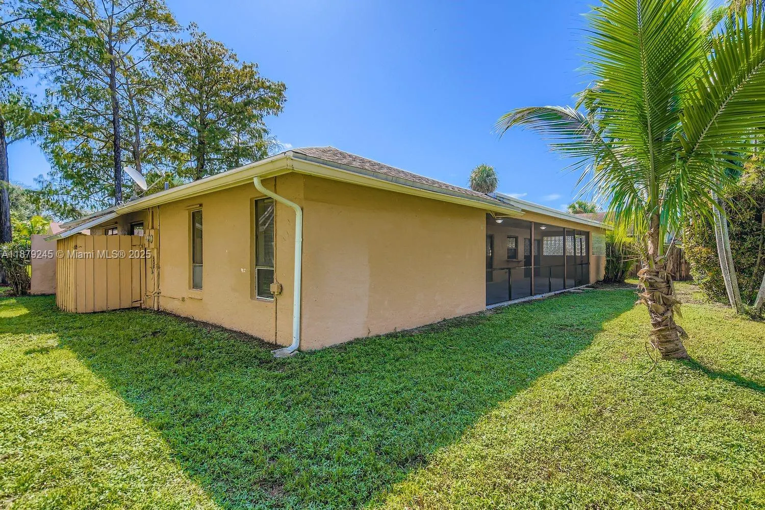 7008 NW 49th Ct