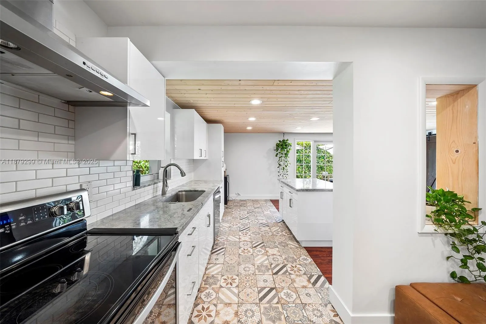 475 NW 88th Ter