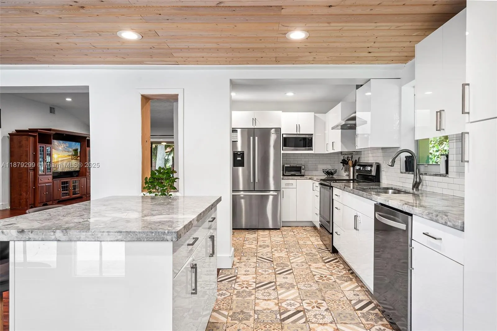 475 NW 88th Ter