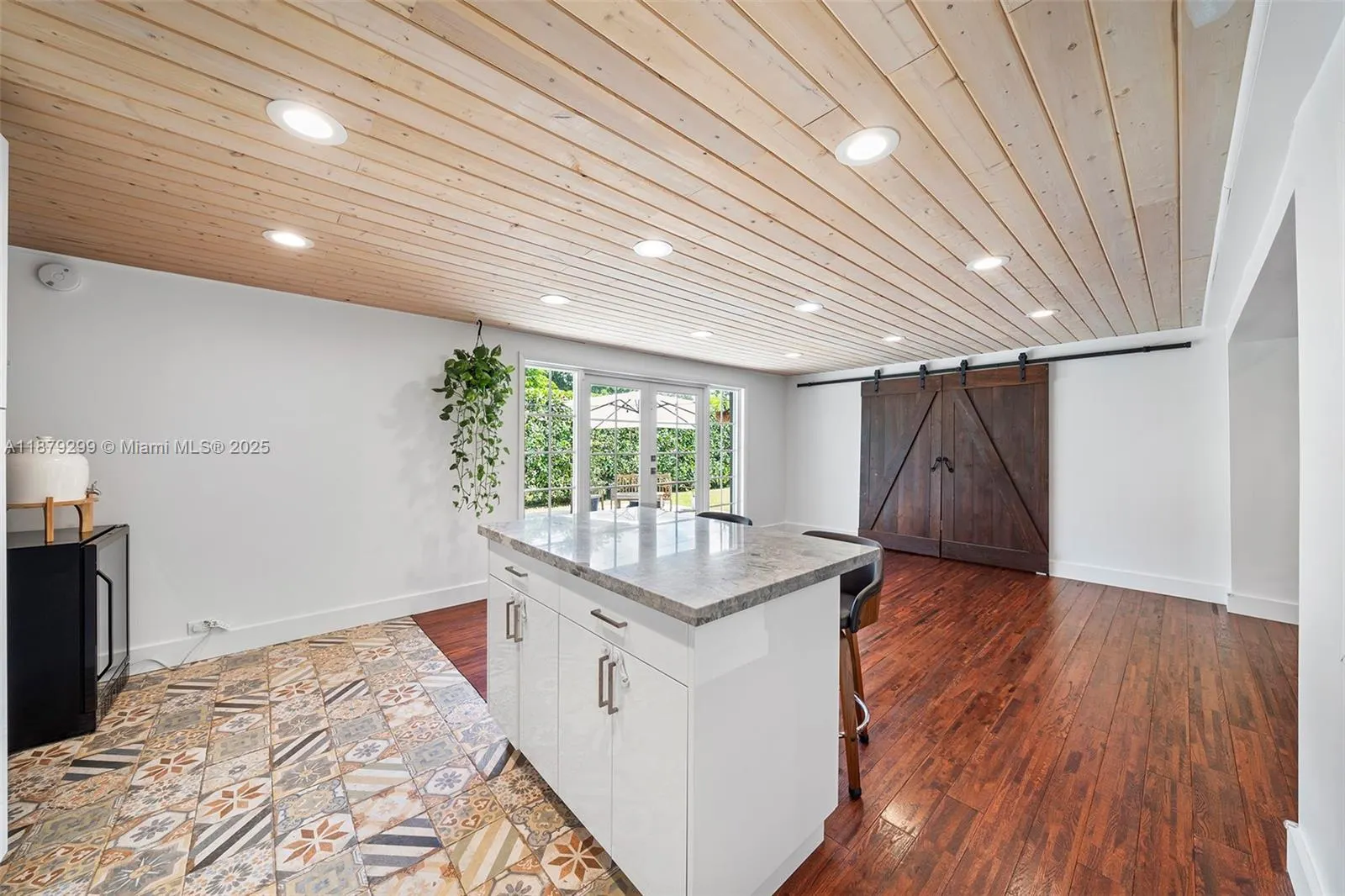 475 NW 88th Ter