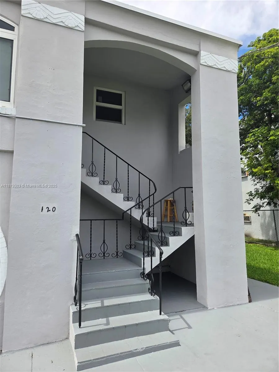 120 SW 20th Ave