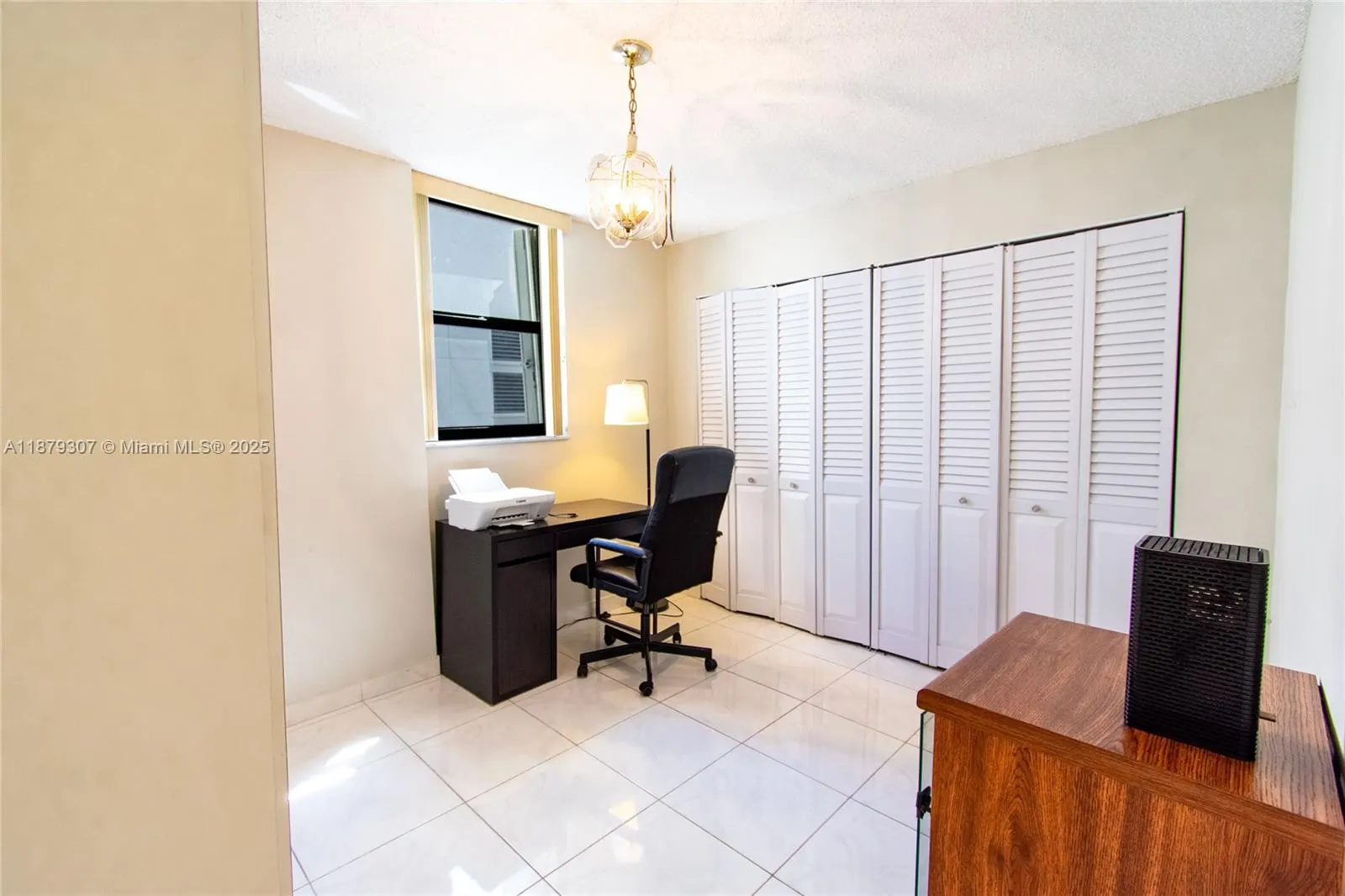 1621 Collins Ave, #406