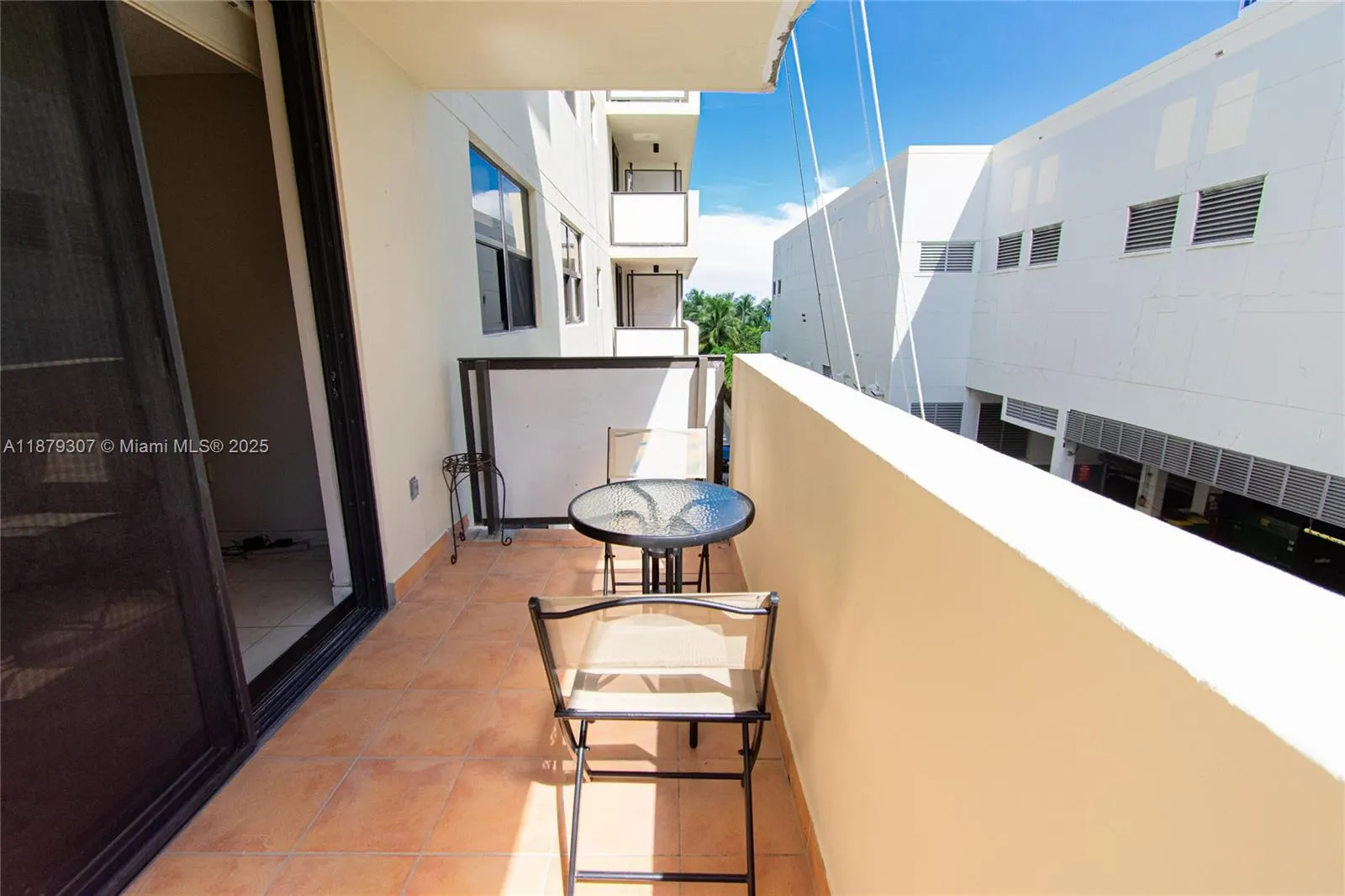 1621 Collins Ave, #406