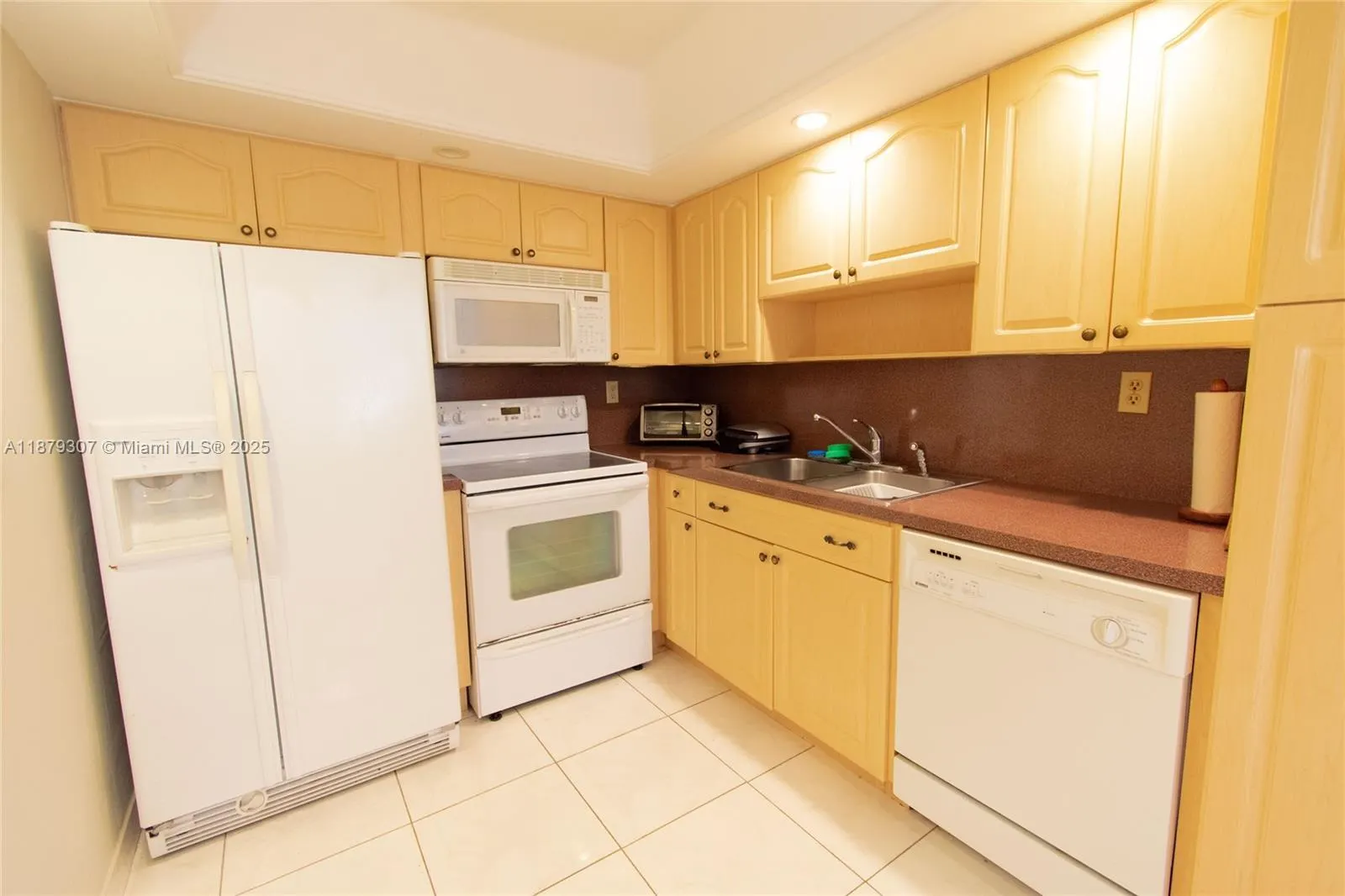 1621 Collins Ave, #406