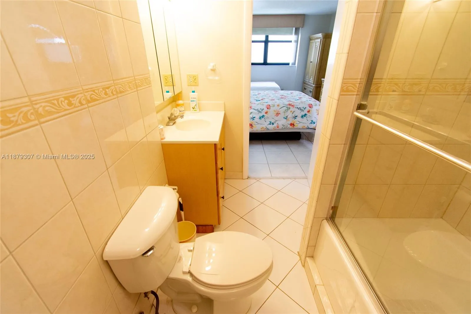 1621 Collins Ave, #406