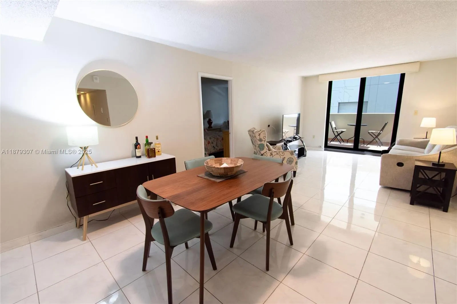 1621 Collins Ave, #406
