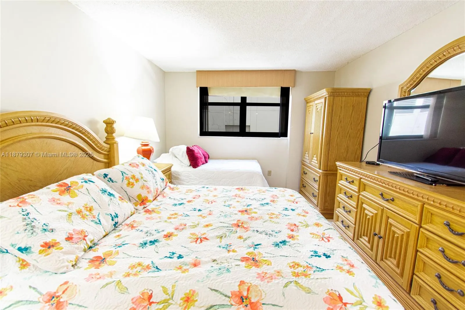 1621 Collins Ave, #406