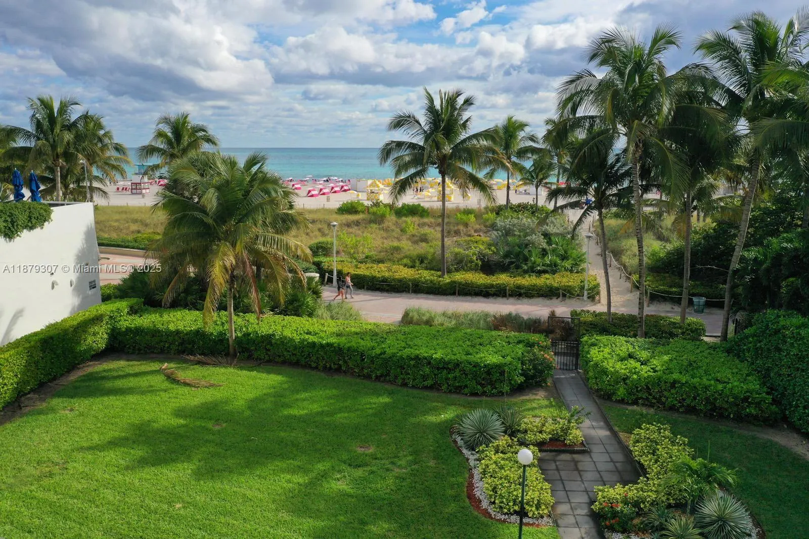 1621 Collins Ave, #406