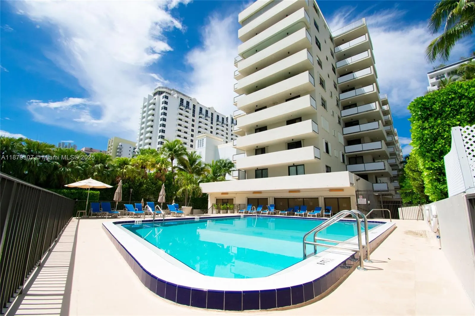 1621 Collins Ave, #406