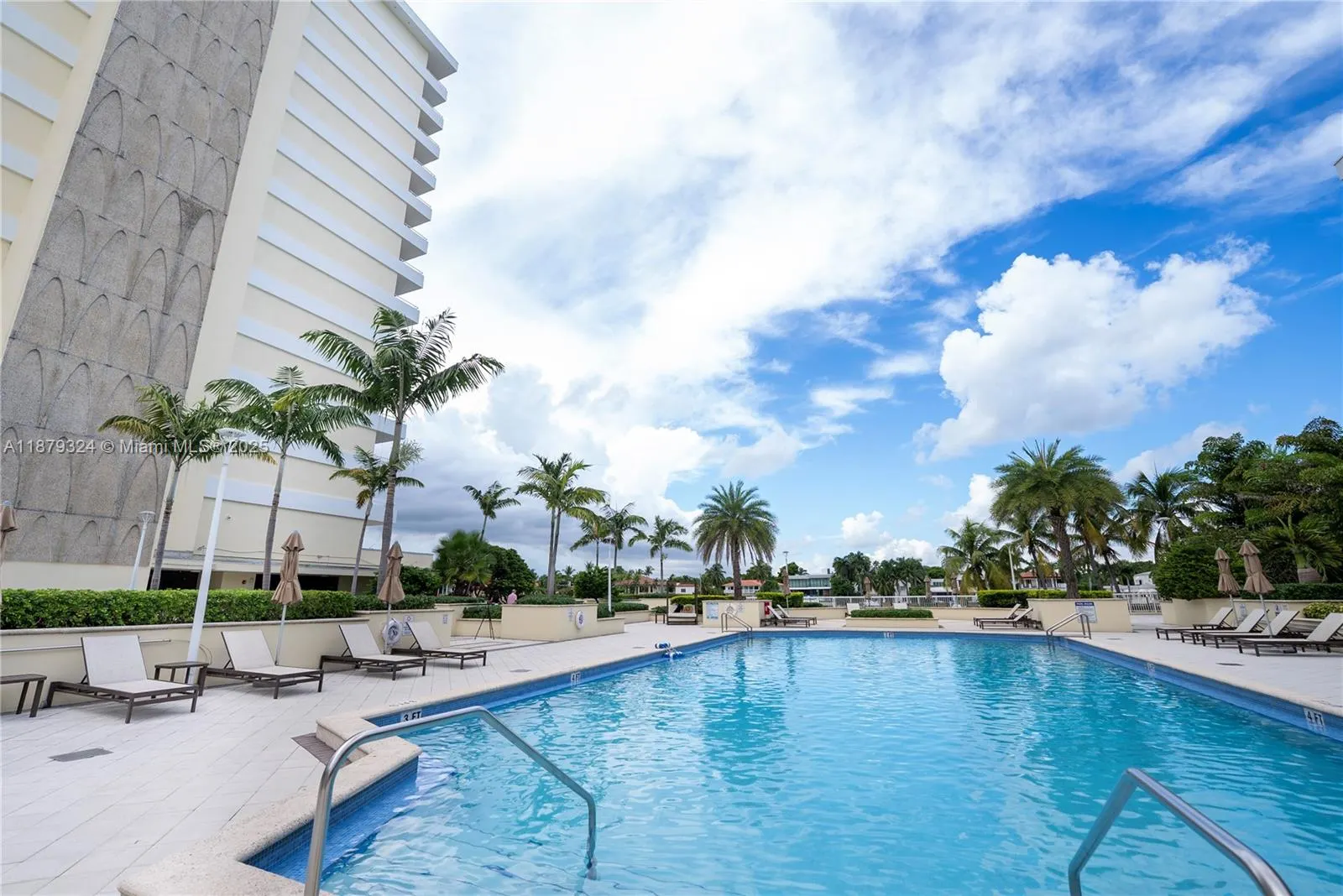 5600 Collins Ave, #4H