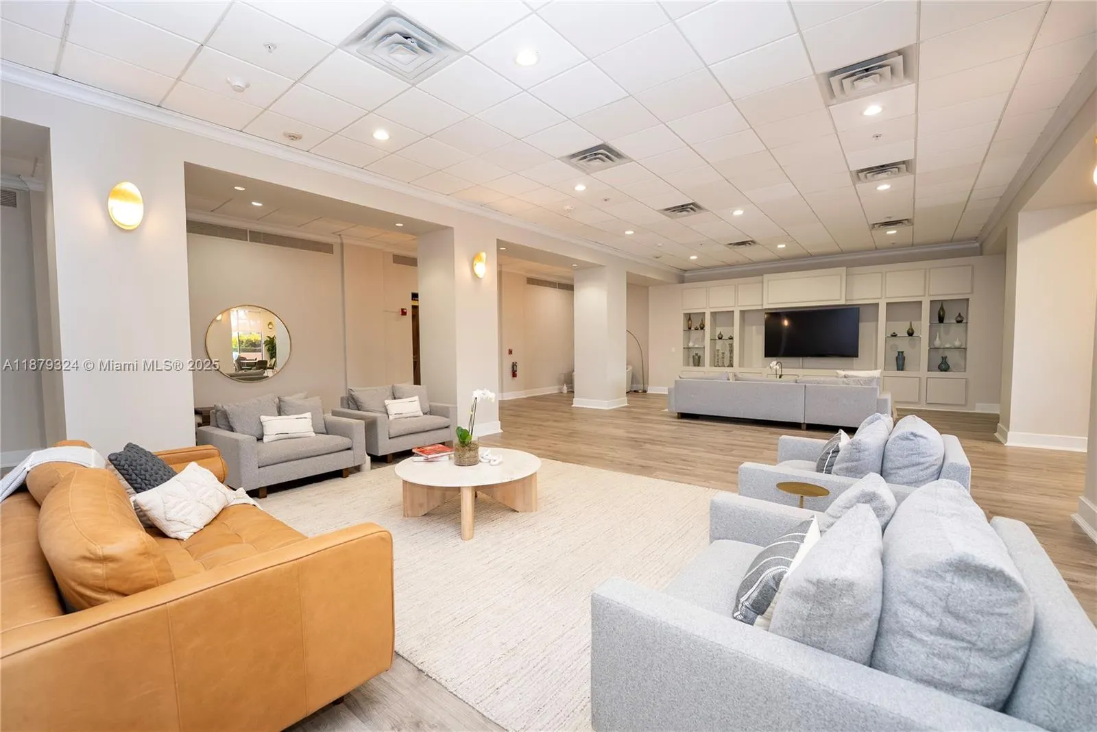 5600 Collins Ave, #4H