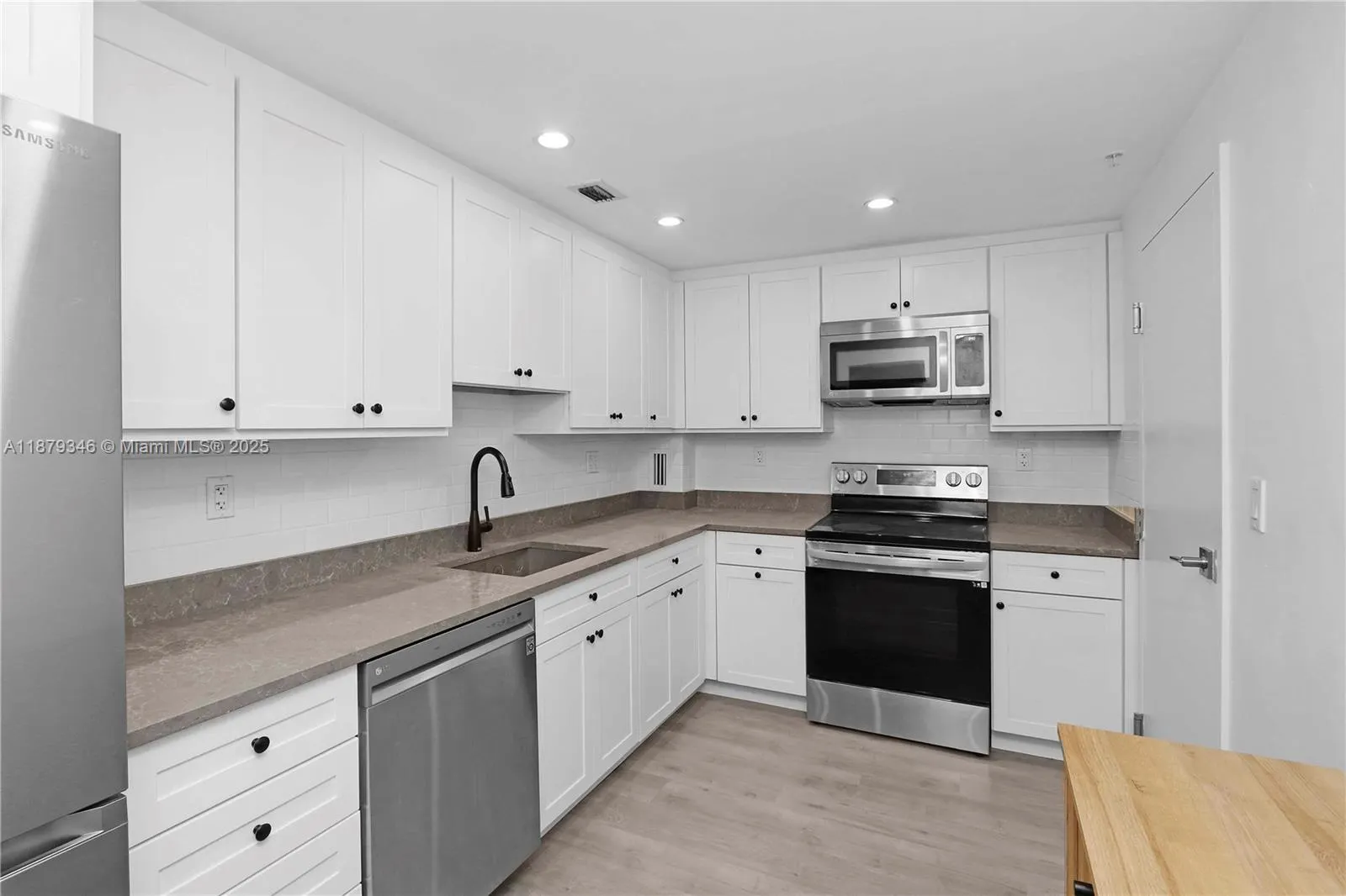90 Edgewater Dr, #718