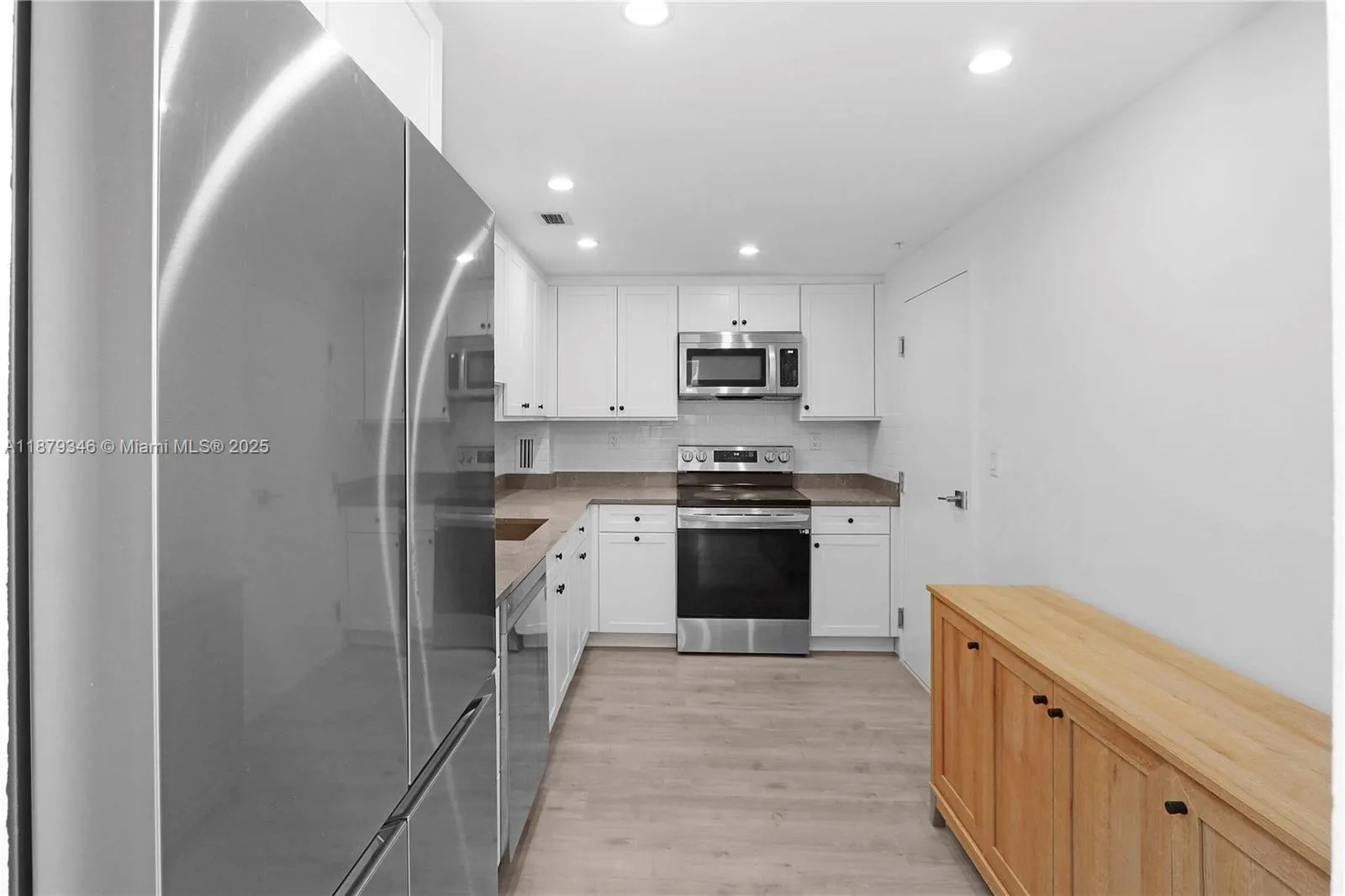 90 Edgewater Dr, #718