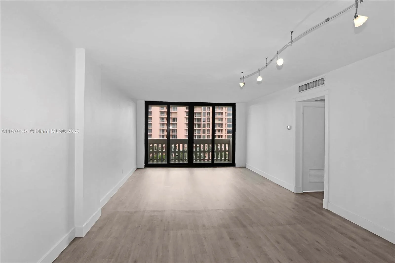 90 Edgewater Dr, #718