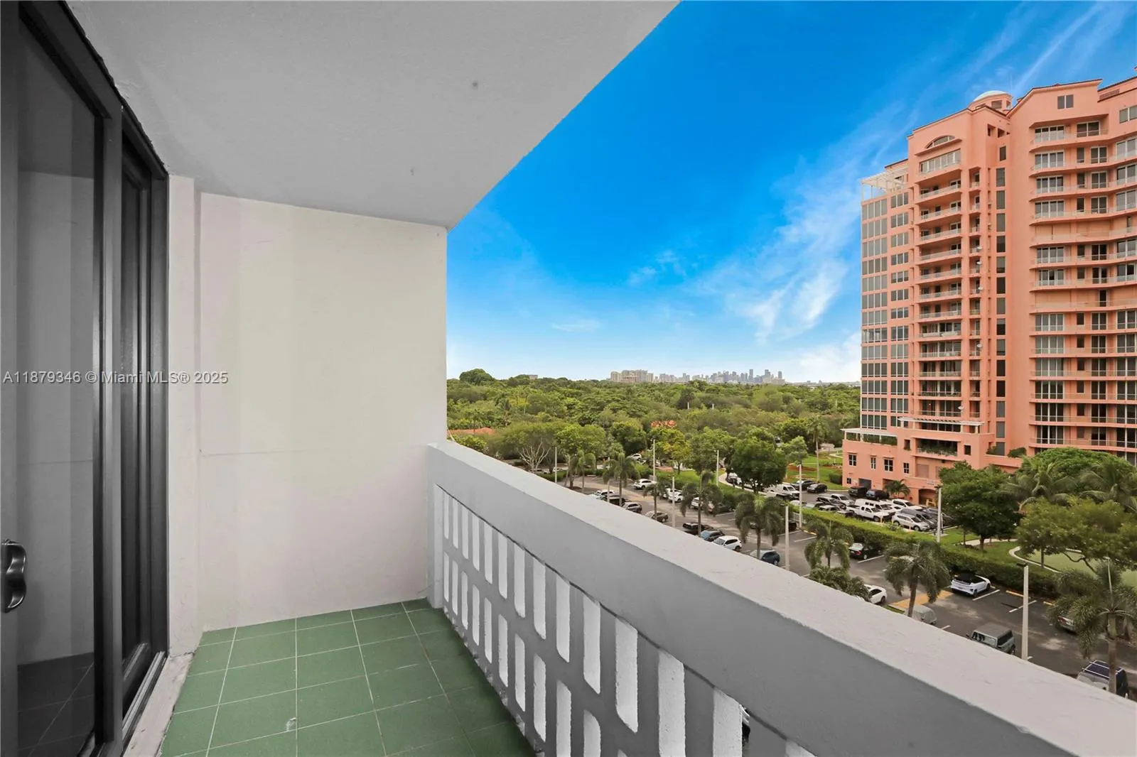 90 Edgewater Dr, #718