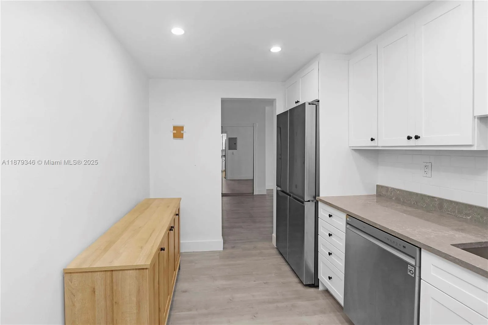 90 Edgewater Dr, #718
