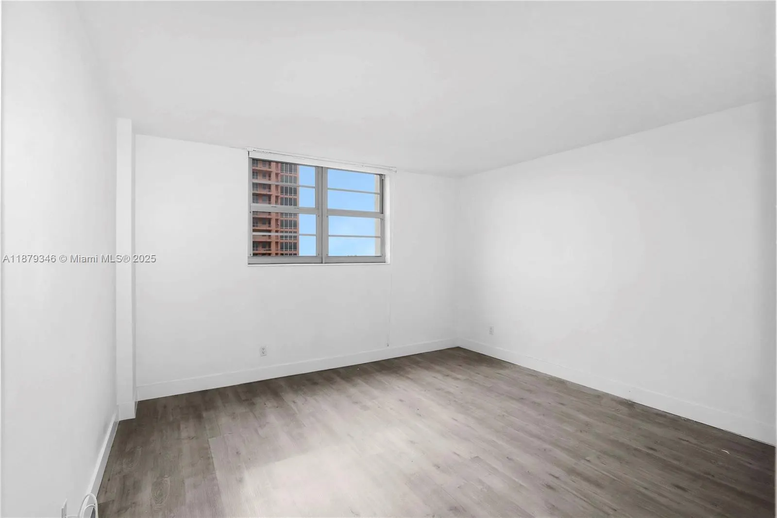 90 Edgewater Dr, #718