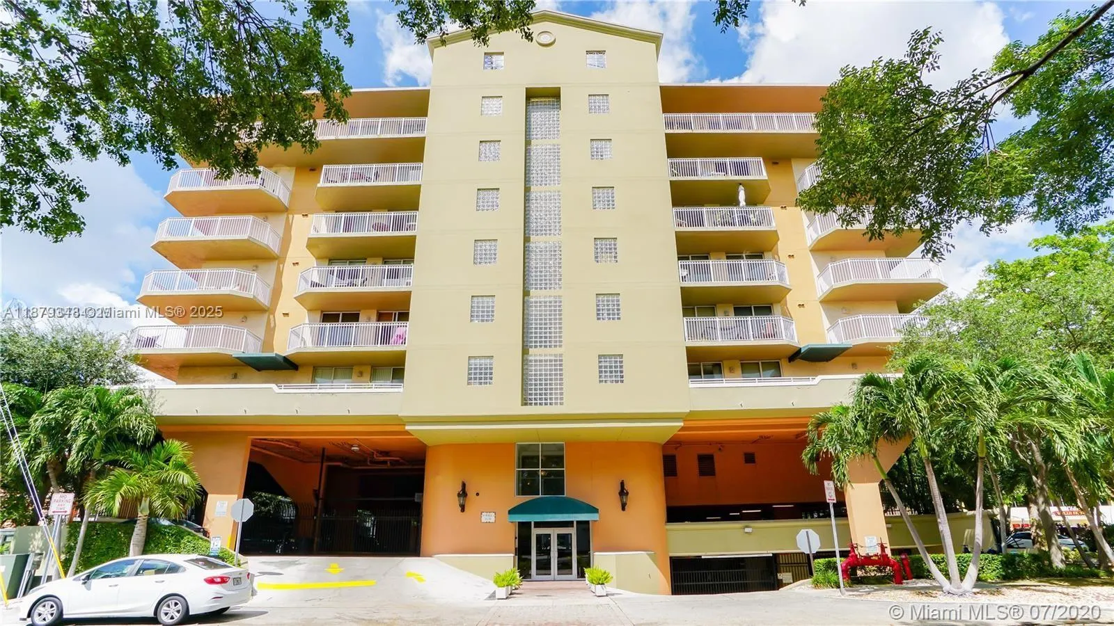 1650 Coral Way, #807